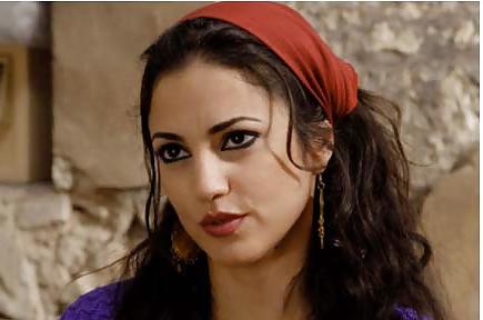 14P Hot arabian actress dorra