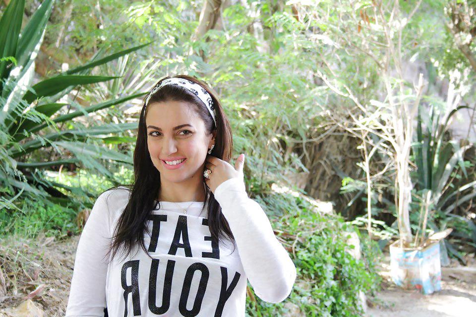 14P Hot arabian actress dorra