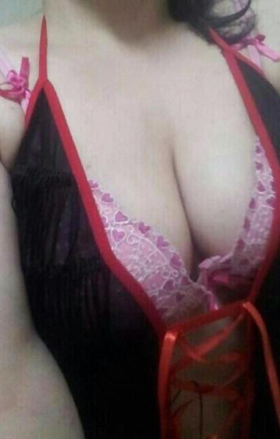 7P Pretty Arabian Tits