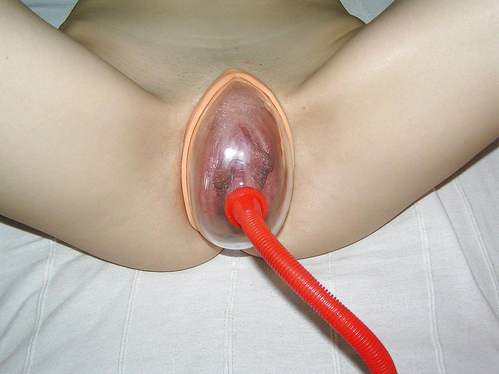 21P A new toy - pussy pump