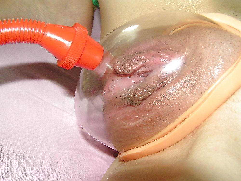 21P A new toy - pussy pump