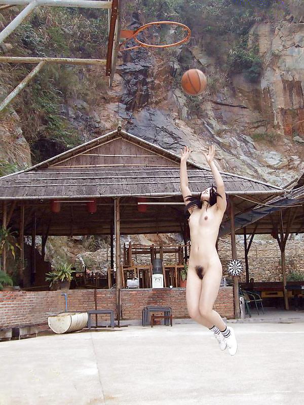 10P Chinese girl nude in public
