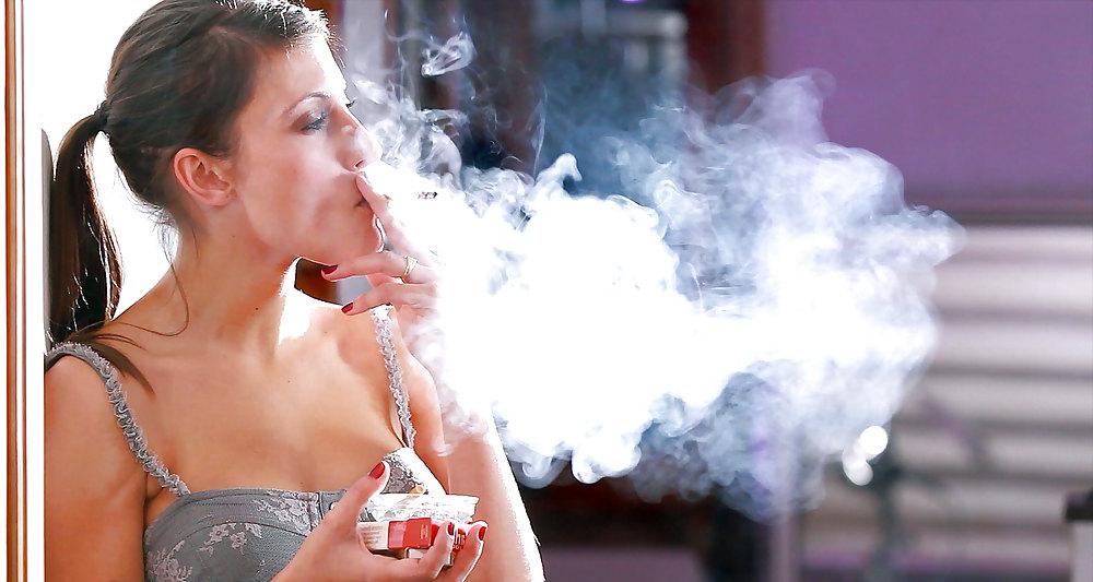 25P Glamour Smoking: Jessica