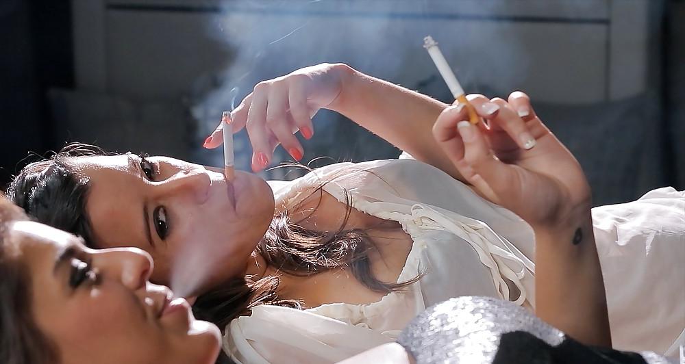 25P Glamour Smoking: Lorena