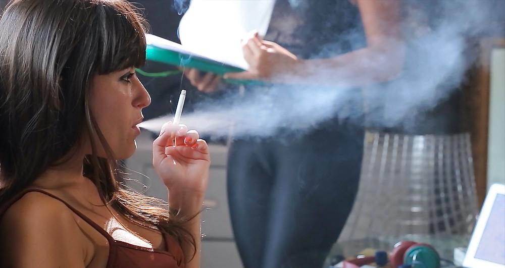 25P Glamour Smoking: Lorena