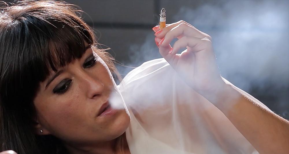 25P Glamour Smoking: Lorena