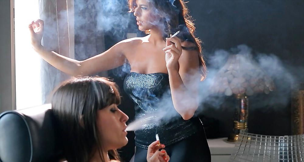 25P Glamour Smoking: Lorena
