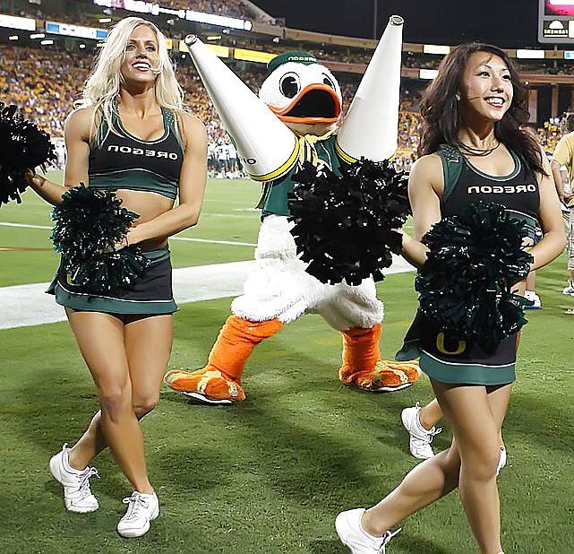 20P Cheerleader's Legs 2