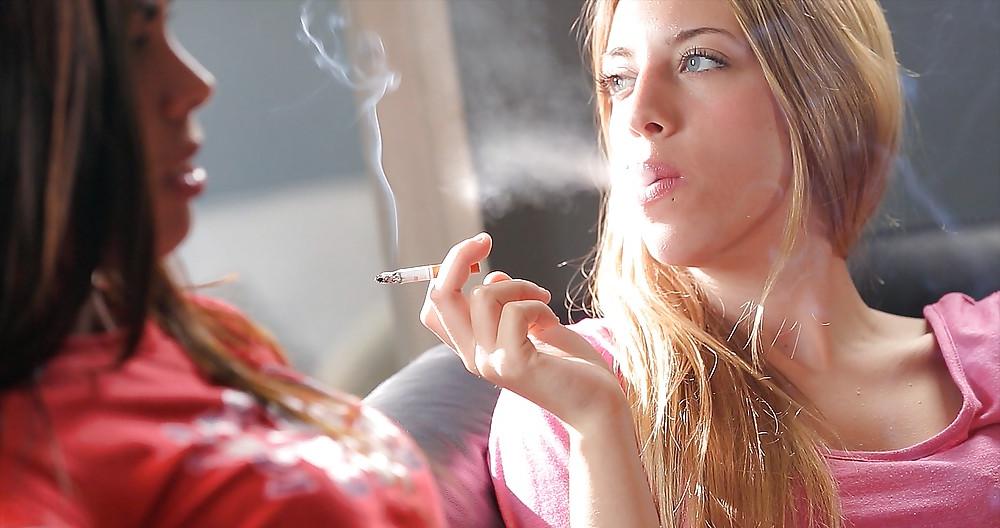 25P Glamour Smoking: Lucy