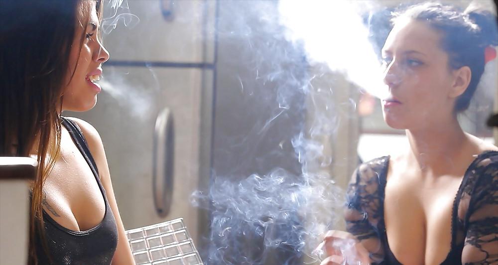 25P Glamour Smoking: Lucy