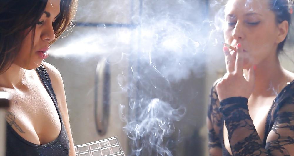 25P Glamour Smoking: Lucy