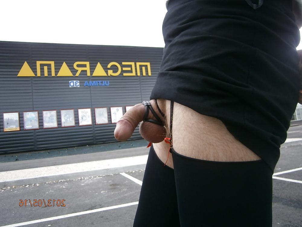 9P Masturbation en public flascock exhib