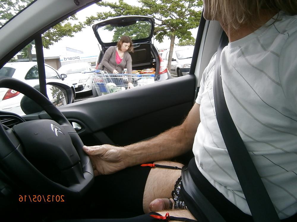9P Masturbation en public flascock exhib