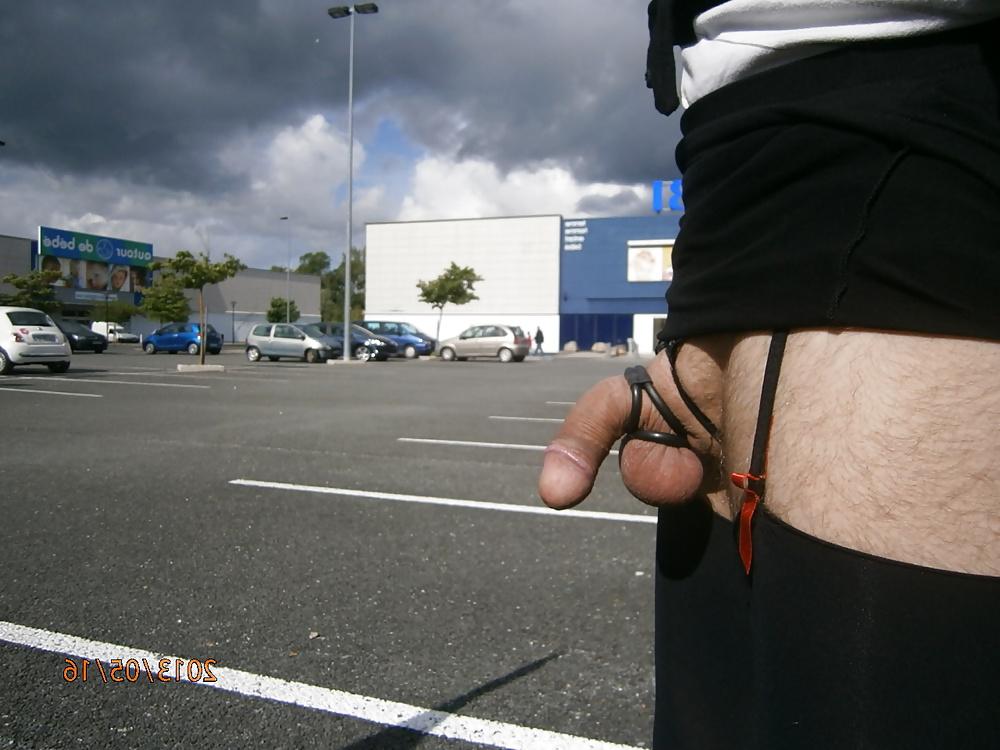 9P Masturbation en public flascock exhib