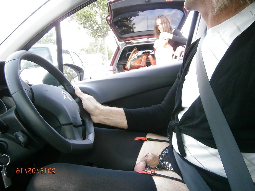 9P Masturbation en public flascock exhib