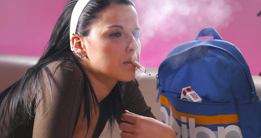 25P Glamour Smoking: Sara