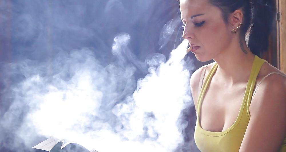 25P Glamour Smoking: Sara