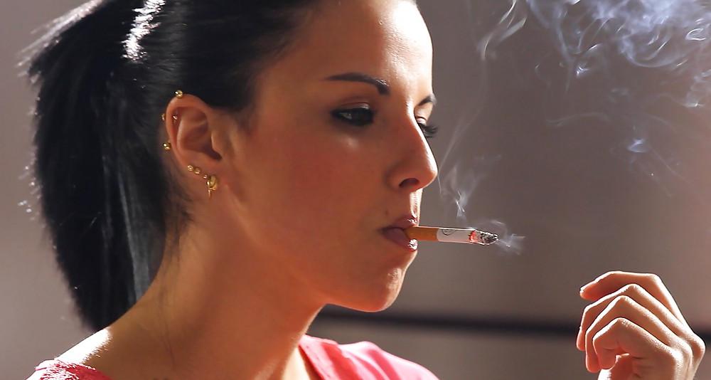 25P Glamour Smoking: Sara