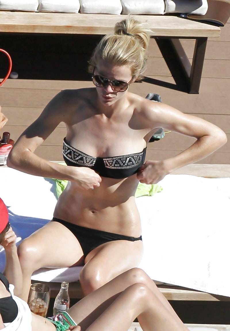 25P Beautiful Celebs Nipslip 6 by Voyeur TROC