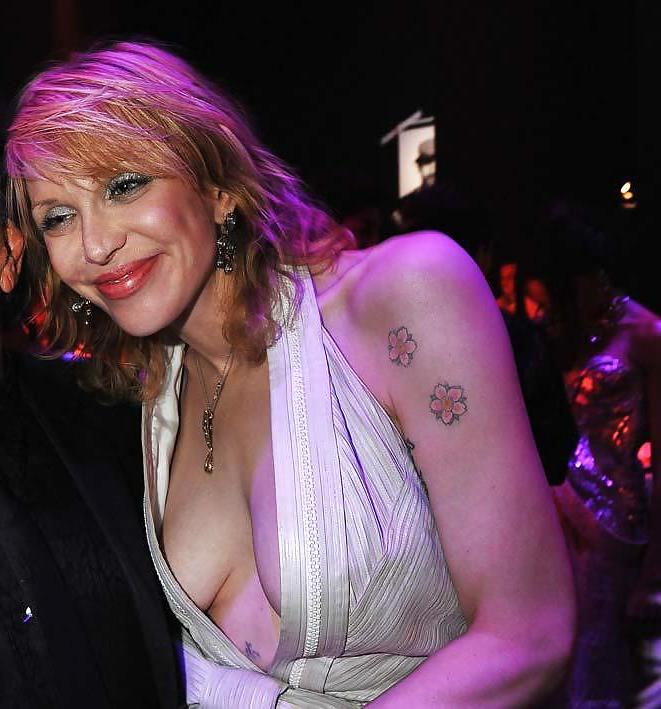 25P Beautiful Celebs Nipslip 6 by Voyeur TROC