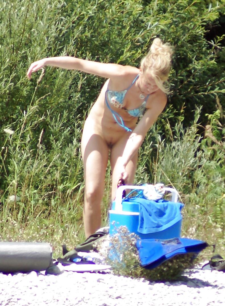 25P Nude Beach Girls