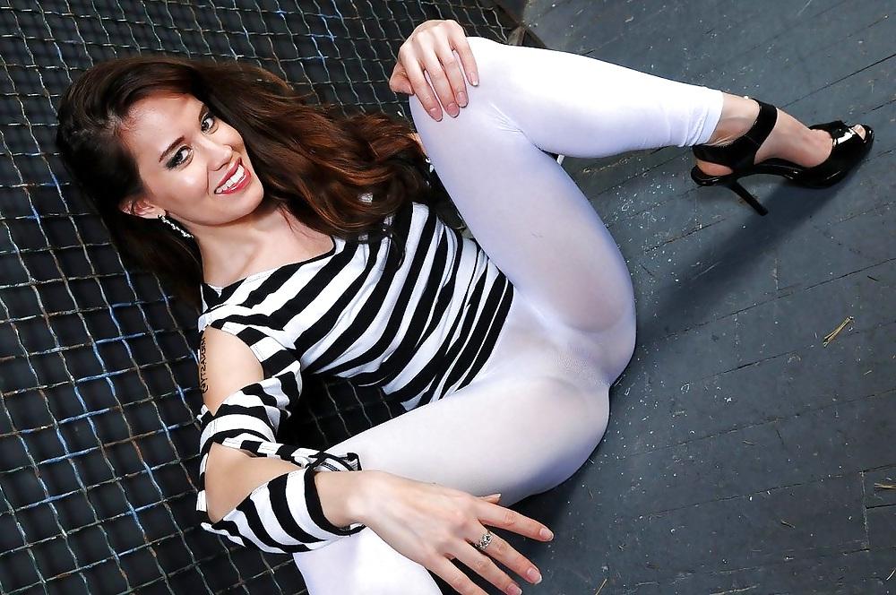25P New 2013 Hot Wives In Tight Leggings