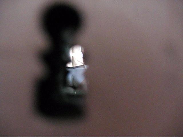 25P French mature in bathroom - key hole