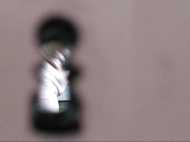 25P French mature in bathroom - key hole