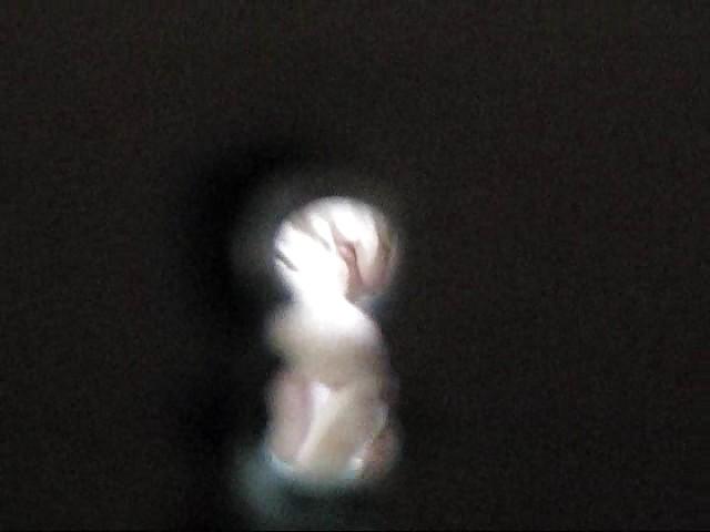 25P French mature in bathroom - key hole