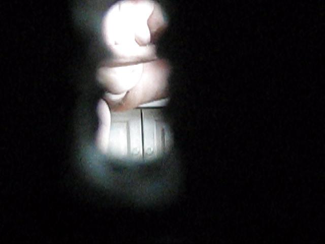 25P French mature in bathroom - key hole