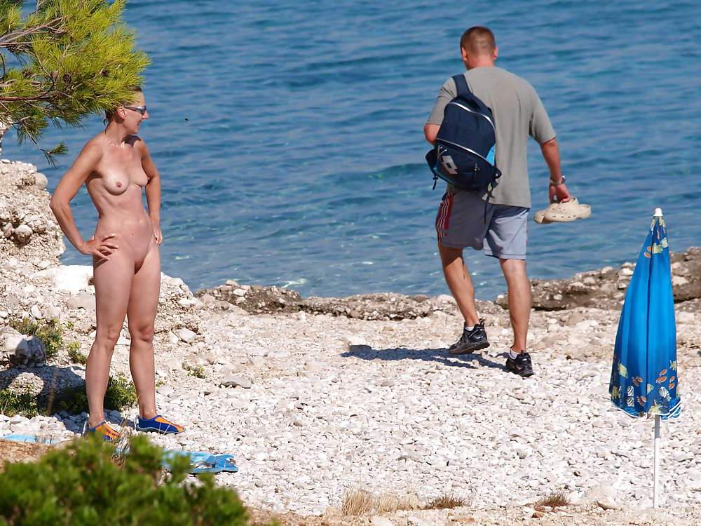 24P Zeigefreudig am Strand