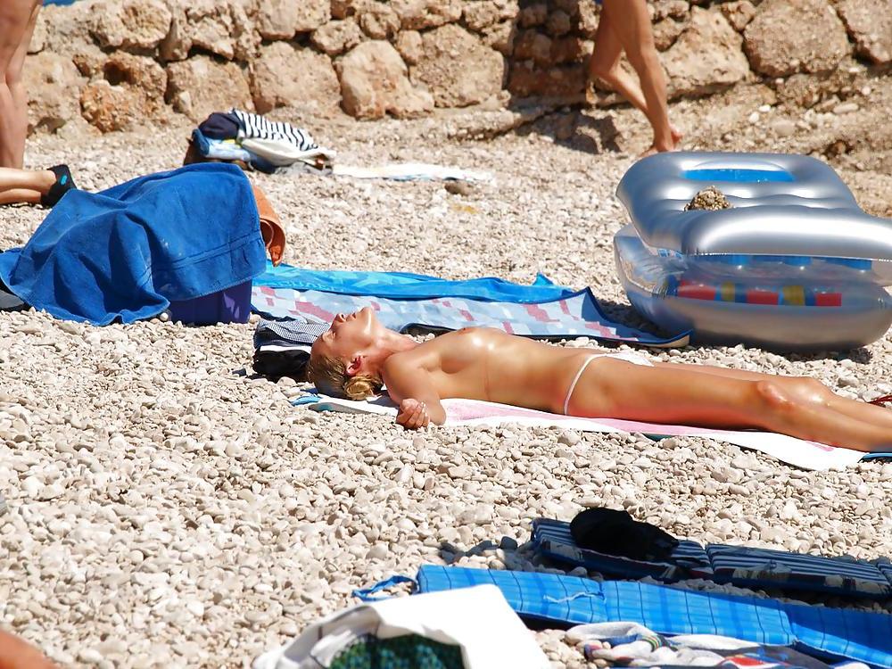 24P Zeigefreudig am Strand