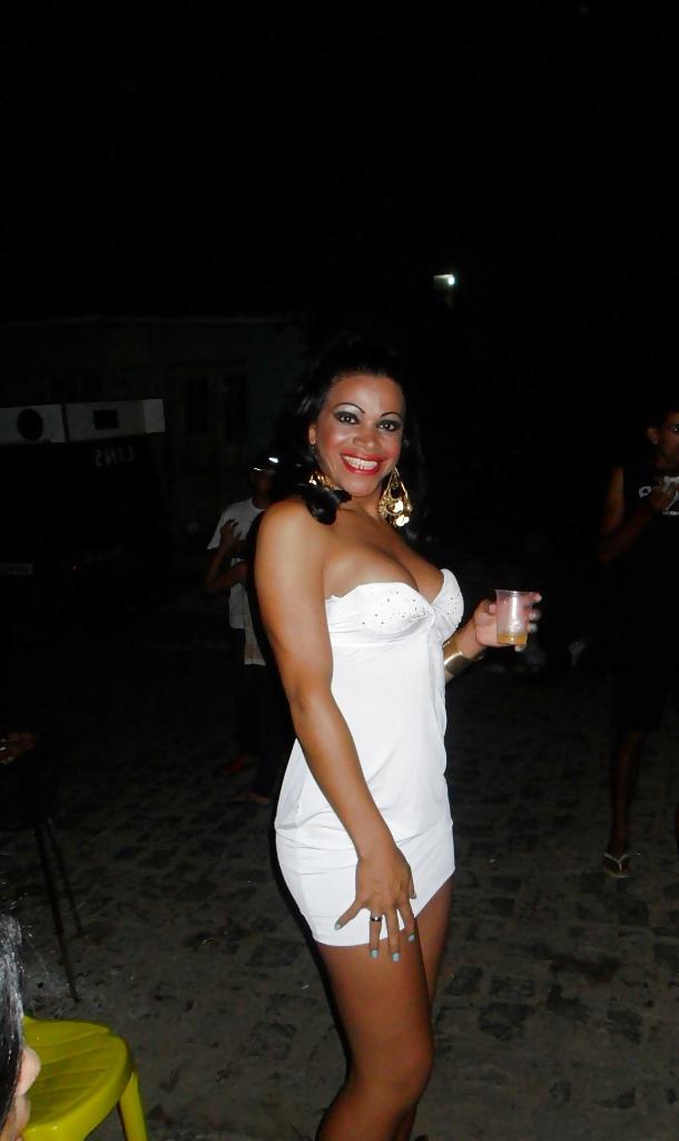 8P Brazilian T girl Thais close