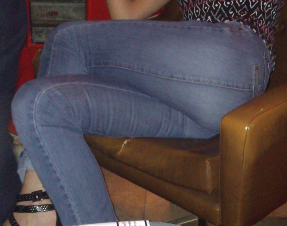 17P Great legs and ass in jeans