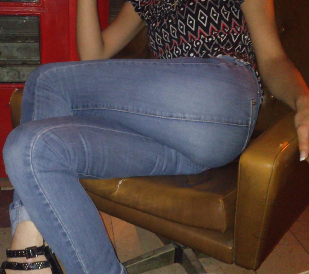 17P Great legs and ass in jeans