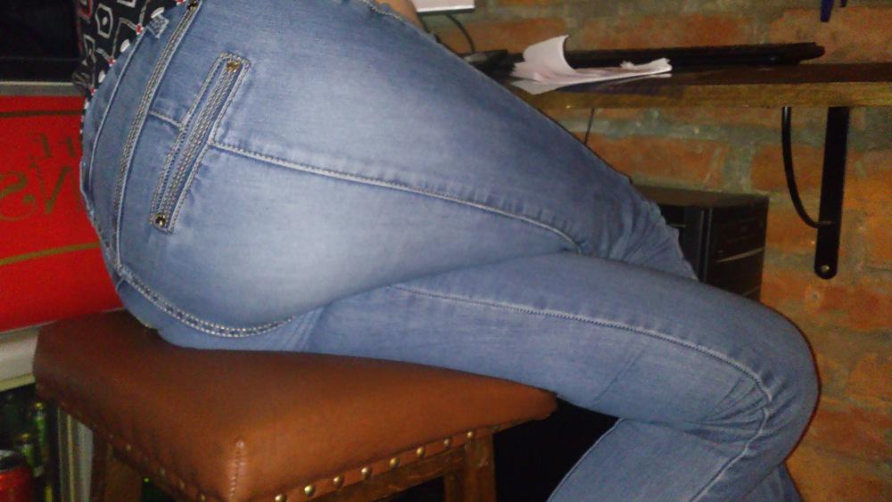 17P Great legs and ass in jeans