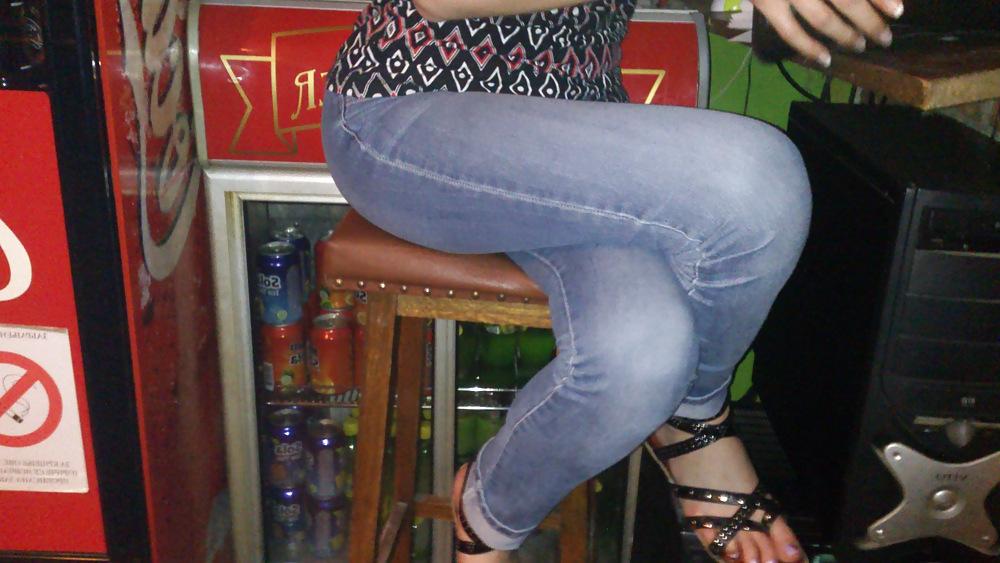 17P Great legs and ass in jeans