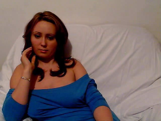 12P Serbian Curvy Girl on webcam