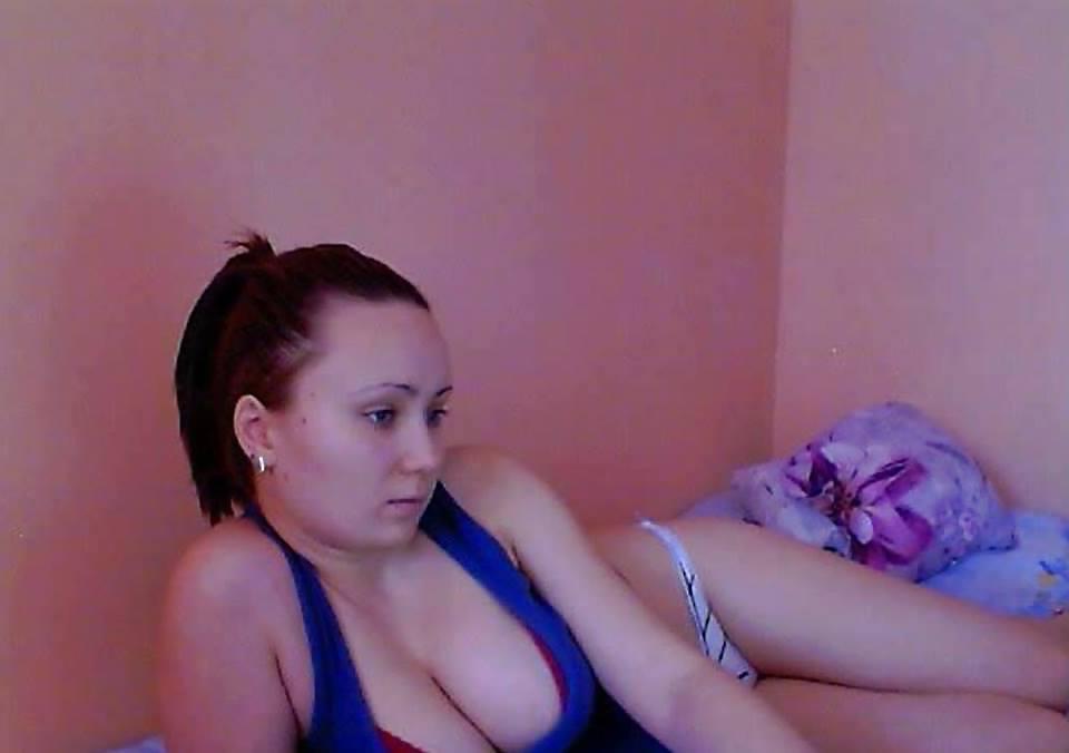 12P Serbian Curvy Girl on webcam
