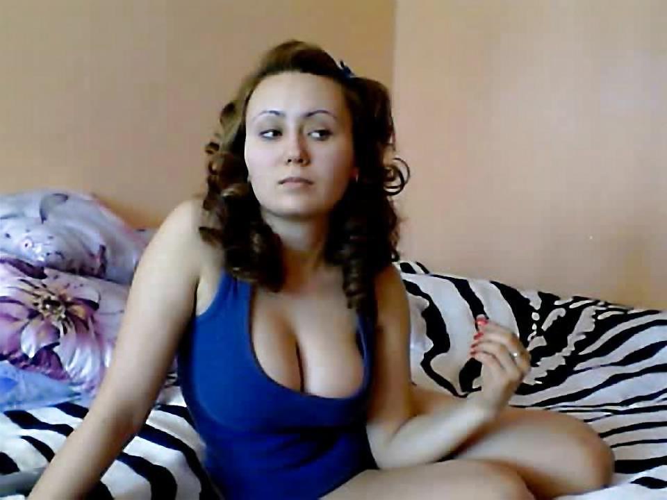 12P Serbian Curvy Girl on webcam
