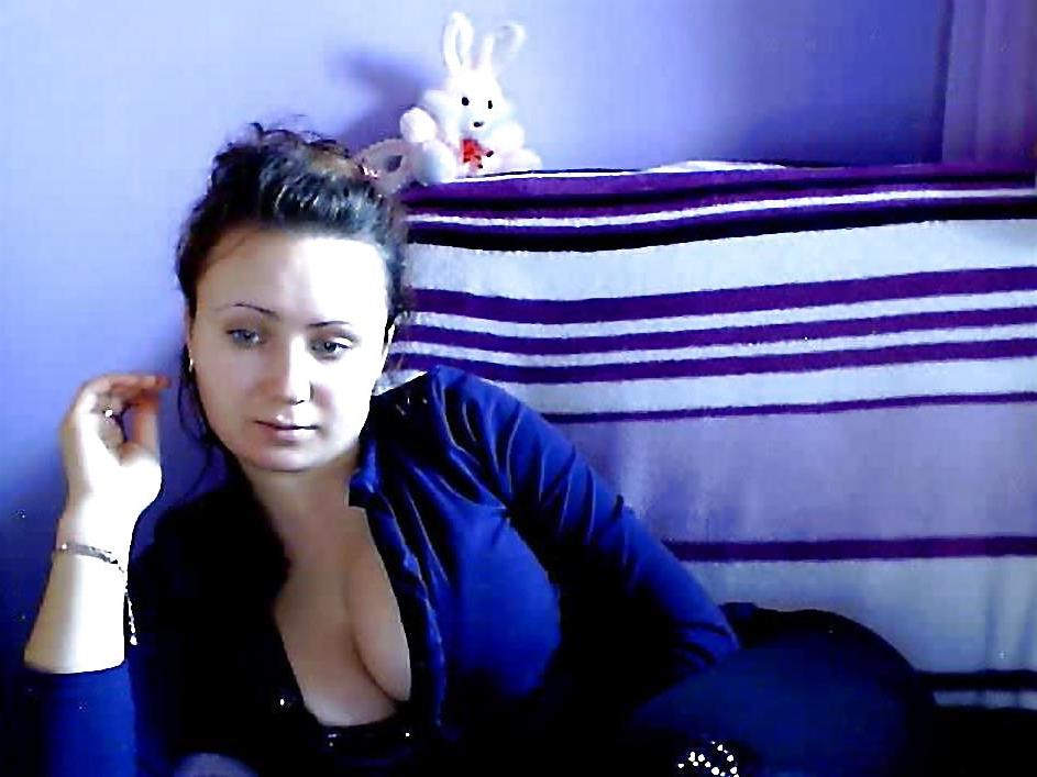 12P Serbian Curvy Girl on webcam