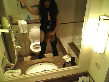 12P PORTRAIT IN BATHROOM