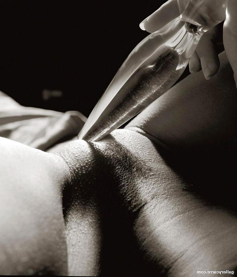 25P Black & white porn art