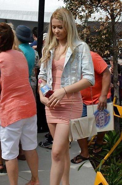 25P Candid Street Babes 7 by Voyeur TROC