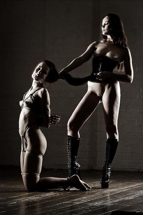 25P Lesbian BDSM & Art