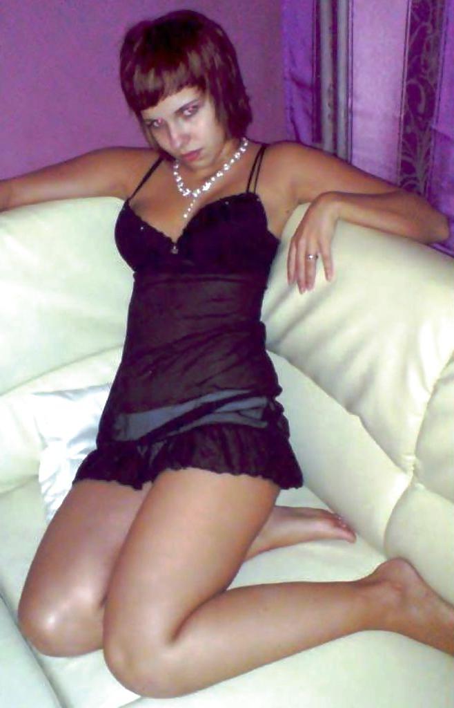25P Private pics of a cute German short-haired teen girl
