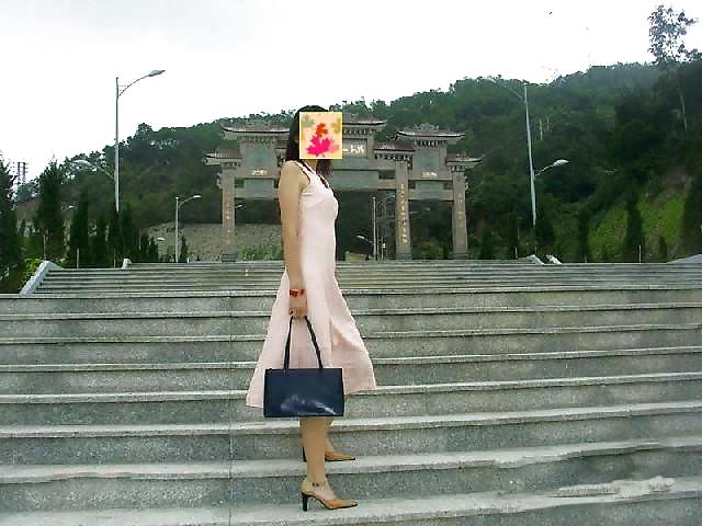 11P Chinese girl flashing pussy in public