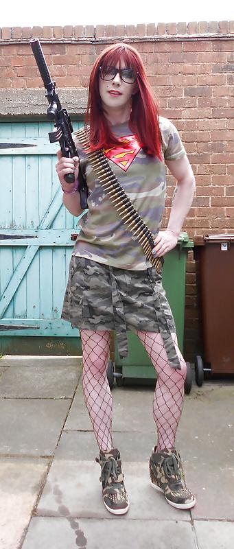 25P Tranny Supersatin Army Girl gets her gun out (Outdoor Shots)