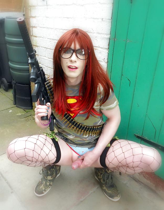 25P Tranny Supersatin Army Girl gets her gun out (Outdoor Shots)