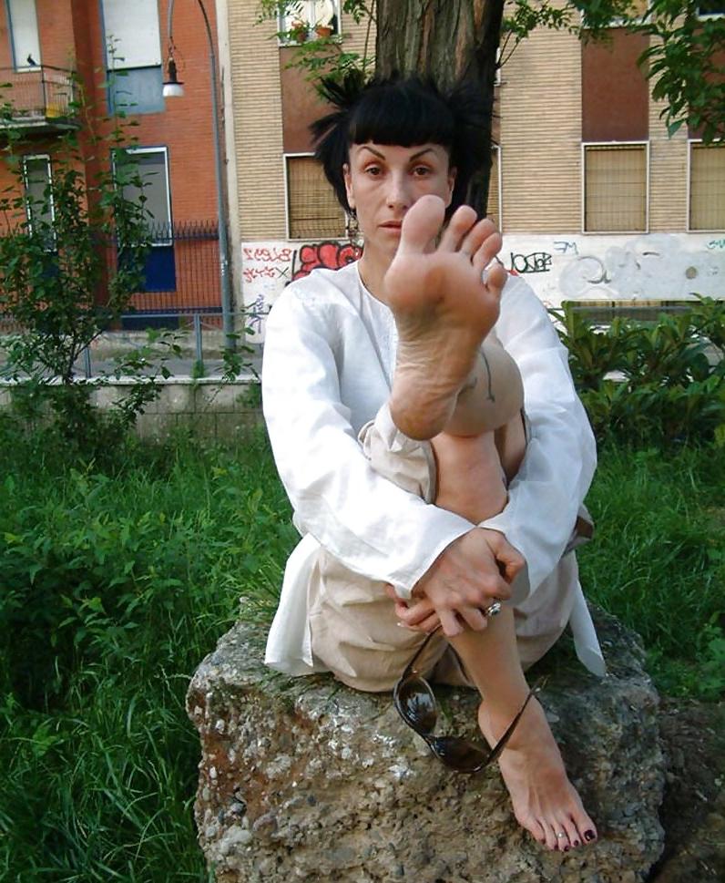 25P Footslaves and Mistresses